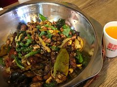 -愉肴麻辣香锅(中山路店)