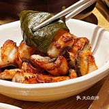 滋滋冒油的烤鳗鱼把隔壁小孩馋哭了 