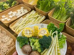 -来龍儿鲜切牛肉自助老火锅