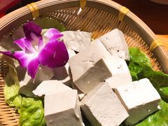 -野山舂·贵州现舂酸汤火锅(鸿通城店)