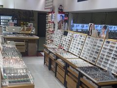 -美式眼镜·授权蔡司.依视路.尼康.豪雅.明月(人民广场店)