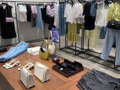 -URBAN REVIVO(上海中庚漫游城店)
