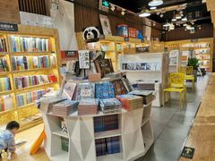 -新华里咖啡书吧(新华书店小寨店)