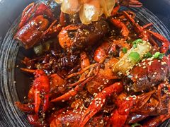 -肥肥虾庄·金牌油焖大虾(汉街SKP店)