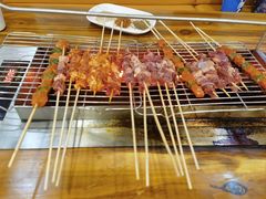 -哈尔滨小酒馆·鲜肉现穿自助烧烤(康新花园店)