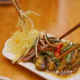 整体都可以不需要蘸碟，或者简单配个饺子醋