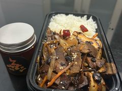 香辣牛舌饭-無二炙坊·和牛烧肉(大钟寺1733店)