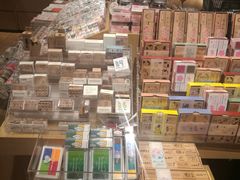 -名创优品(北京新中关购物中心地铁层店)