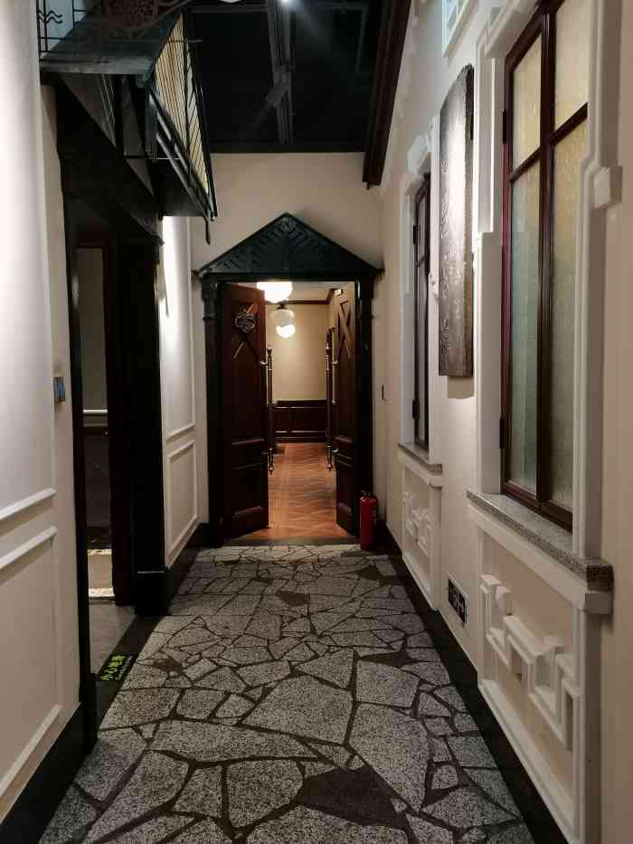 宴宾楼(群力店)-"[薄荷]环境: 装修比较古朴,餐具都是成.