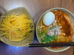 -亮亮面馆(经六路店)