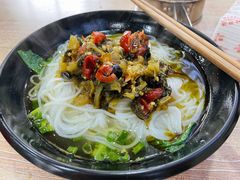 酸菜米线-吃不亏特色包子(三峡广场店)