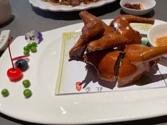玻璃脆皮乳鸽-采蝶轩