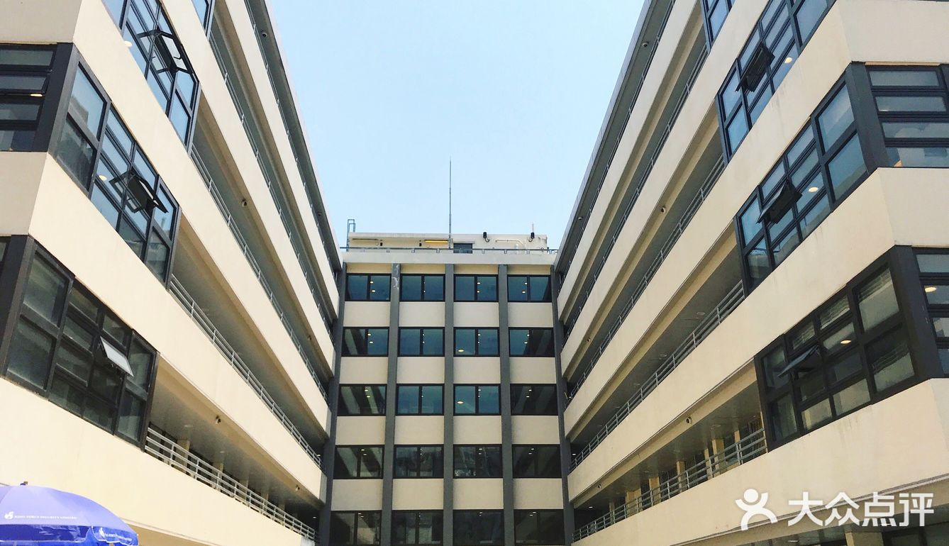 该旅舍提供129间客房