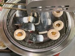 -围炉肉舍•炭烤活鳗•丹东海鲜烤肉(步行街店)