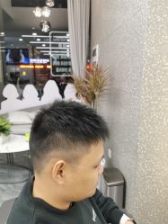 点击看大图 -七分屋LA·烫发·染发·剪发