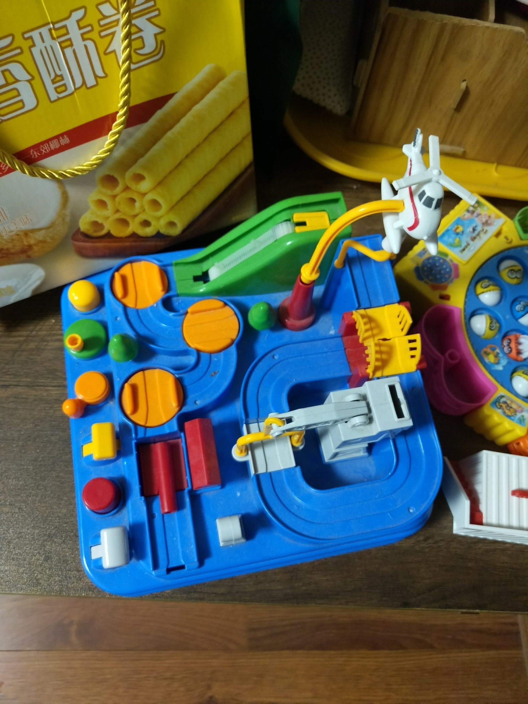 孩子可以自己动手,然后玩这个机器的玩具