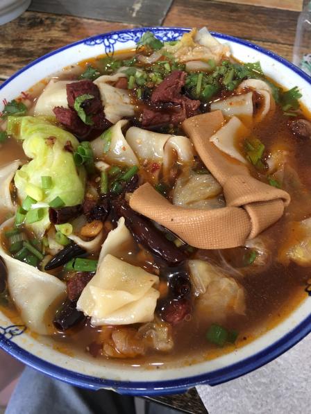 特色孙浩板面蒸菜民肴-"在一排小吃店里面盲撸他家凭直觉应该是.