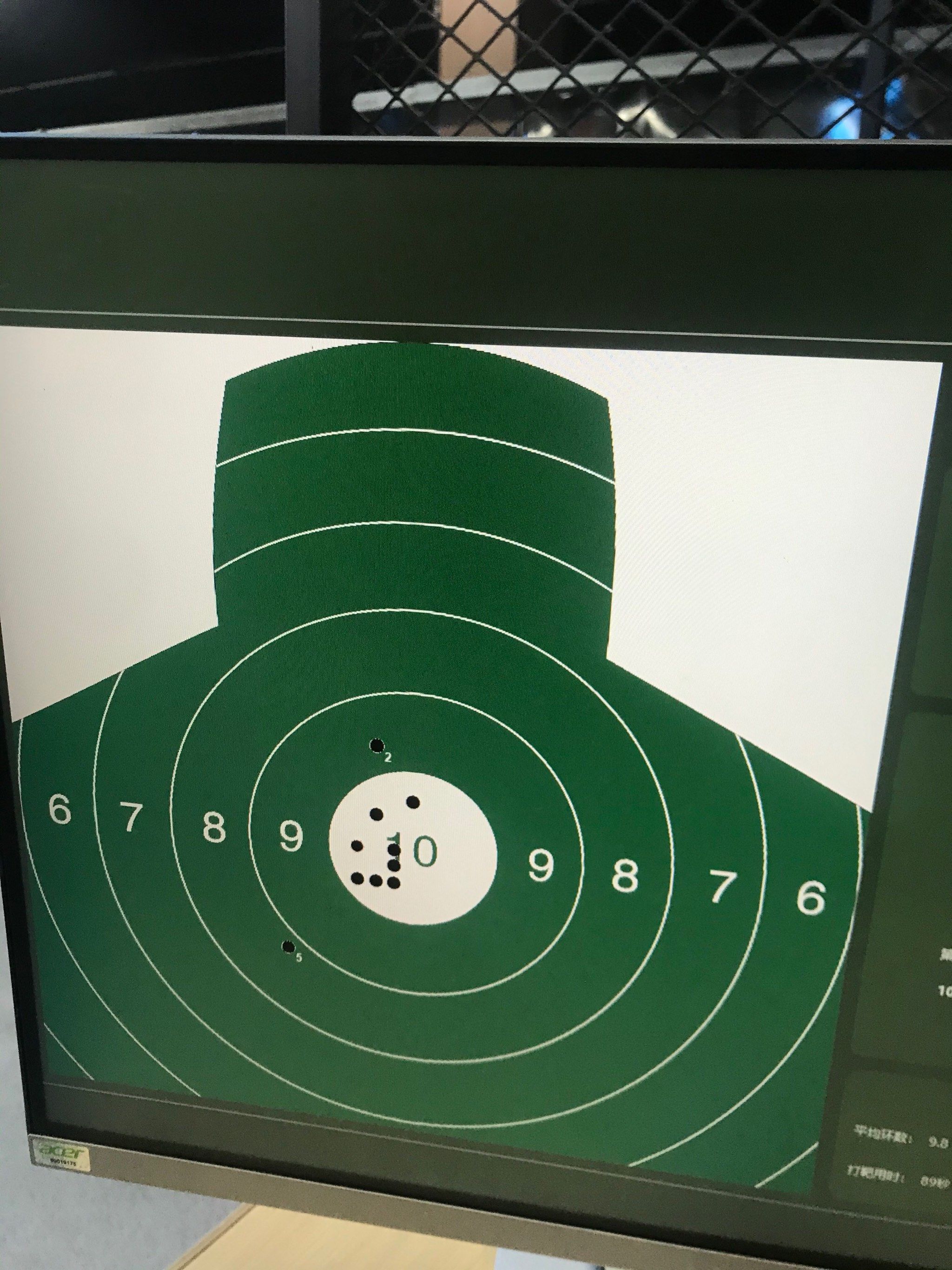 射击数据即时出现在旁边的电脑上,我从脱靶到每枪十环,享受