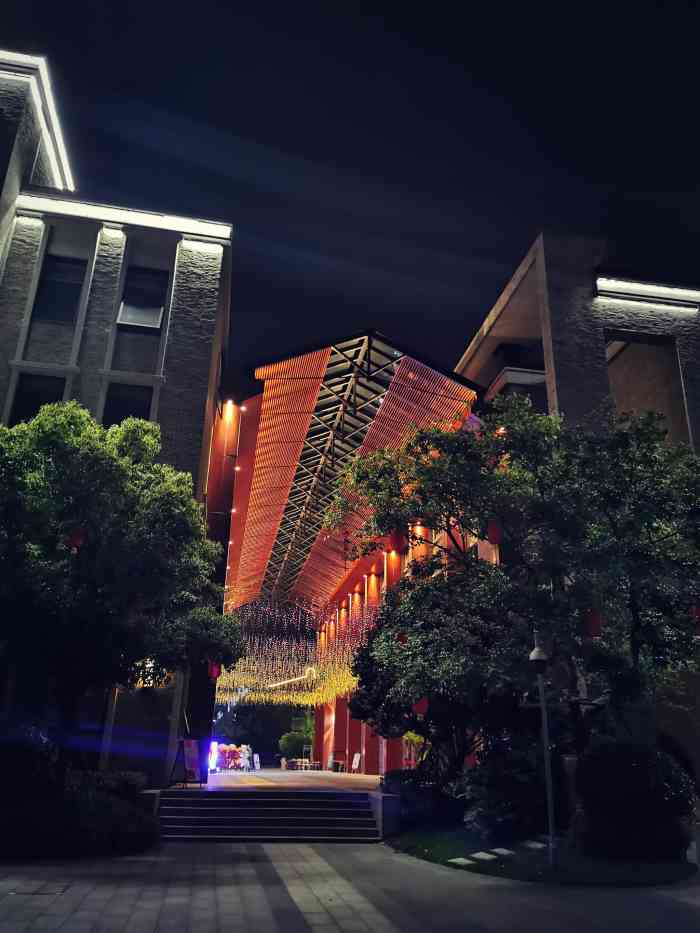 龙坞茶镇九街游客服务中心-"坐公交318路可以直接到龙坞,路边就是龙.