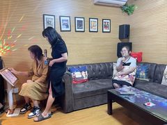 -小草屋轰趴馆别墅派对新场团建家庭聚会