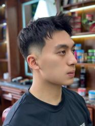 -一家只做男发烫染的店