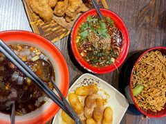 -爆炸头阿姨小四川正宗川味小吃(无任何分店)