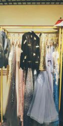 -月月婚纱礼服仓储店(王府井店)