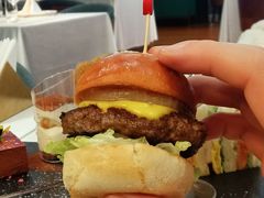 -华凌牛庄西餐厅(乌鲁木齐华凌美爵大饭店)