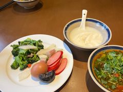 -杭州西湖湖滨银泰亚朵酒店