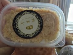 柠香咸蛋黄肉松麻酥盒子-千里酥(中山北路店)
