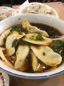 真阿婆水饺(雁塔路店)-"整体环境干净,餐具也都比较卫生! .