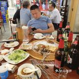 喝啤酒撸烤串小马扎姿势帅
