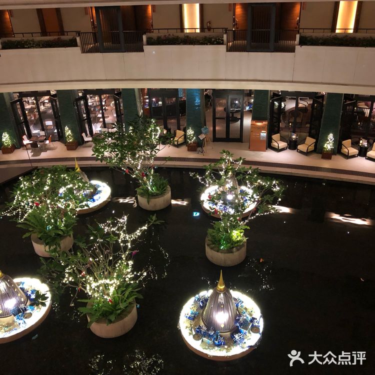 四楼还有游泳池，可以上去游泳