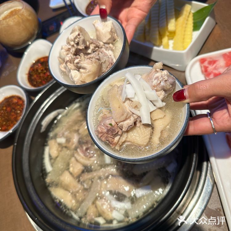 昆明恒隆牛马们为了吃上这家椰子鸡是有多拼