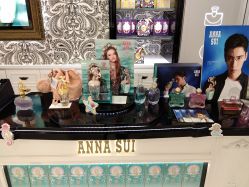 -ANNA SUI