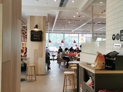大堂-肯德基(成山路地铁站店)