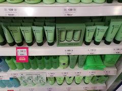 -曼谷四叶草彩妆&纪念品  (chitlom)