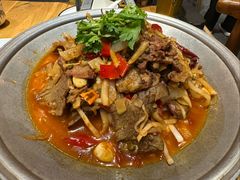 -帅巴人舅母子腊蹄民俗村