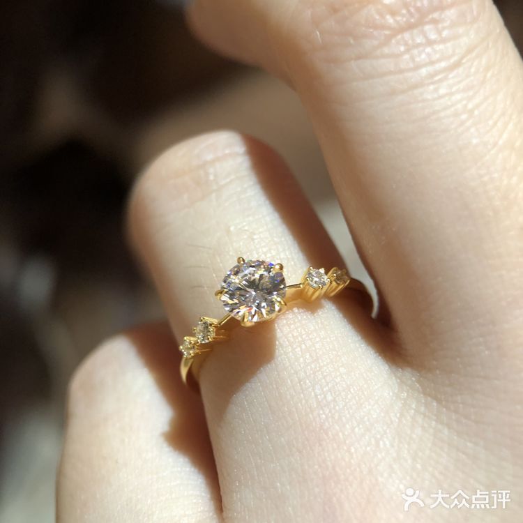 老公为了钻戒费心了，祝大家也早日找到灵魂伴侣呦～