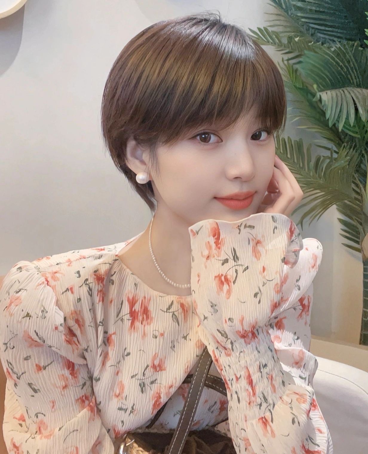 甜甜可爱女生短发