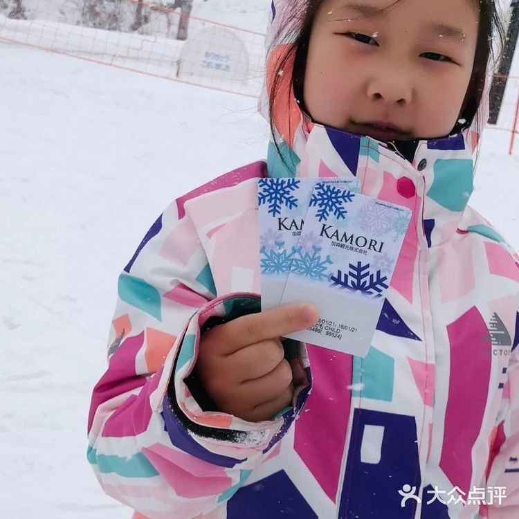 一定要带宝贝体验一下滑雪的快乐哦~