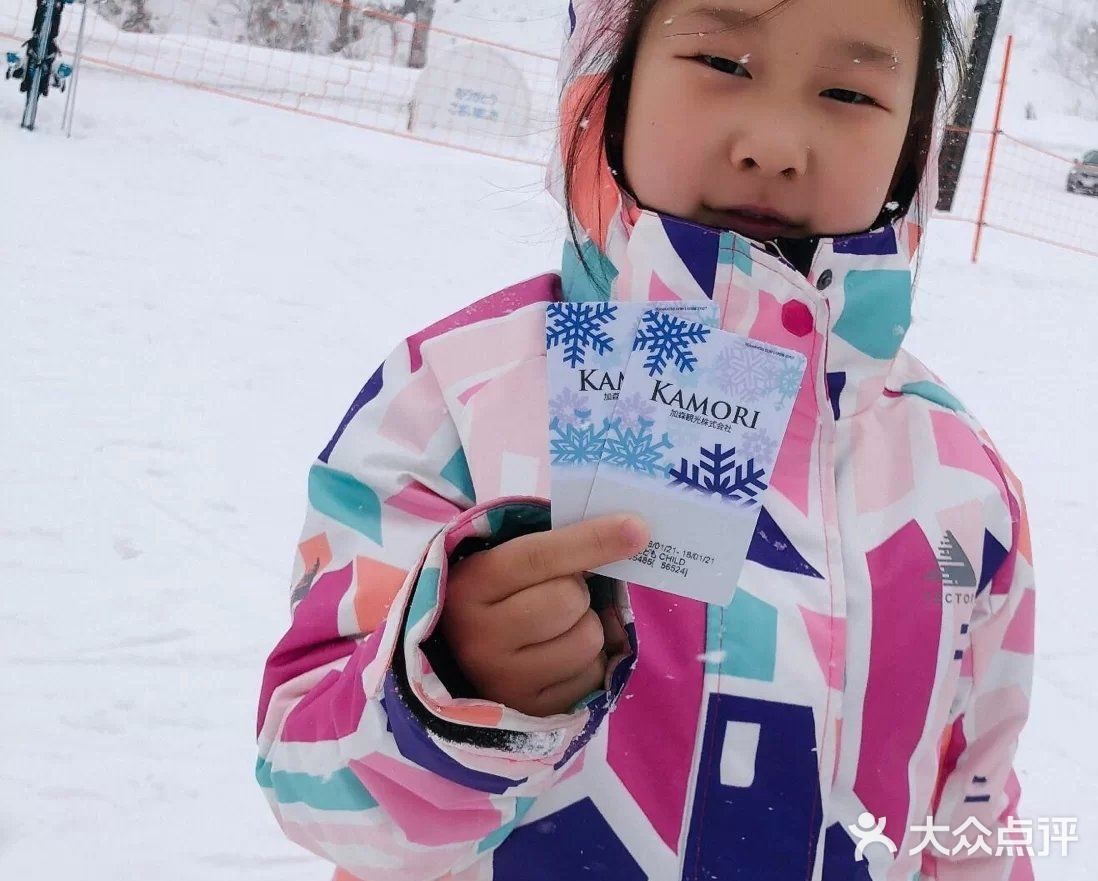 一定要带宝贝体验一下滑雪的快乐哦~