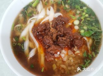 到西安快两年了，一直愁没地方吃饭，最近发现小区西门边