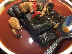 猴头菇鲍汁瑶柱扒制黑豆腐-肴约·花园式餐厅(湖里店)