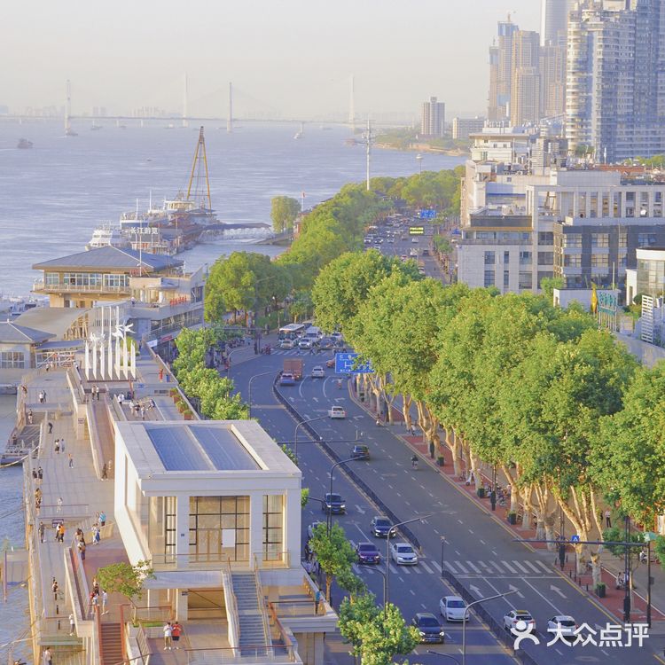 长江大桥上，夏天的风，正暖暖吹过