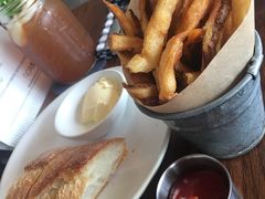 -ROAST coffee & eatery