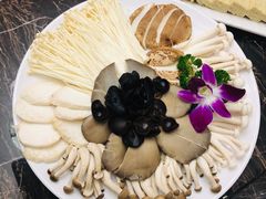 -秦宝雪花牛肉养生火锅(大兴九臻店)