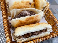 -李春秋驴肉火烧总店