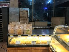 面包甜点陈列柜-赞记龙凤礼饼(广州市二宫向群宾馆店)