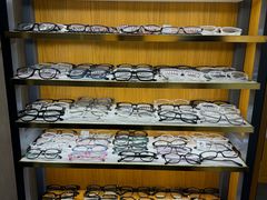 -优医视平价眼镜蔡司依视路折扣工厂店(十里堡店)